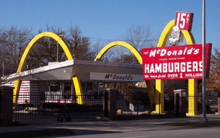 El primer establecimiento de McDonald's de Kroc
