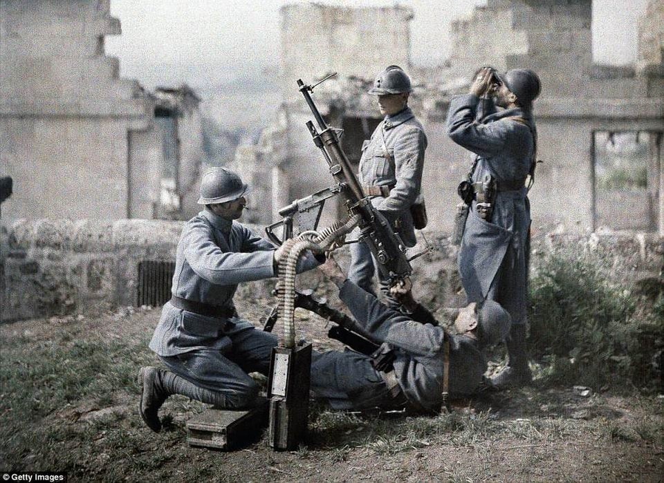 Soldados franceses operando ametralladoras durante la Segunda Batalla del Aisne